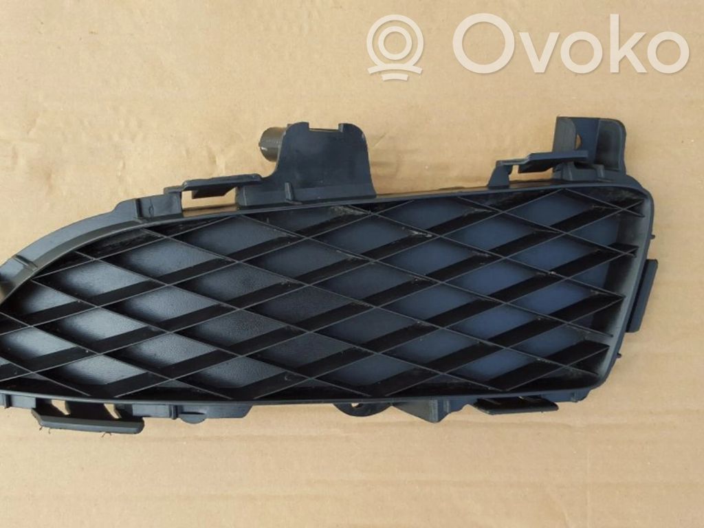 Mazda 3 I Front bumper lower grill 