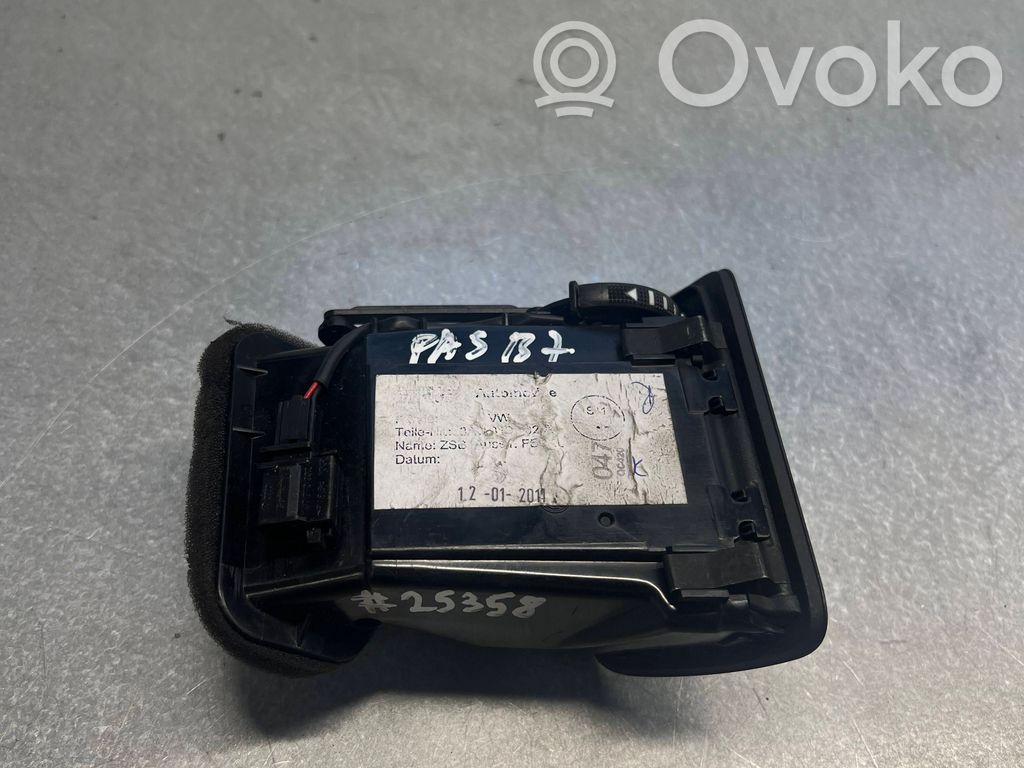 Volkswagen PASSAT B7 Grilă ventilație/ramă laterală bord 