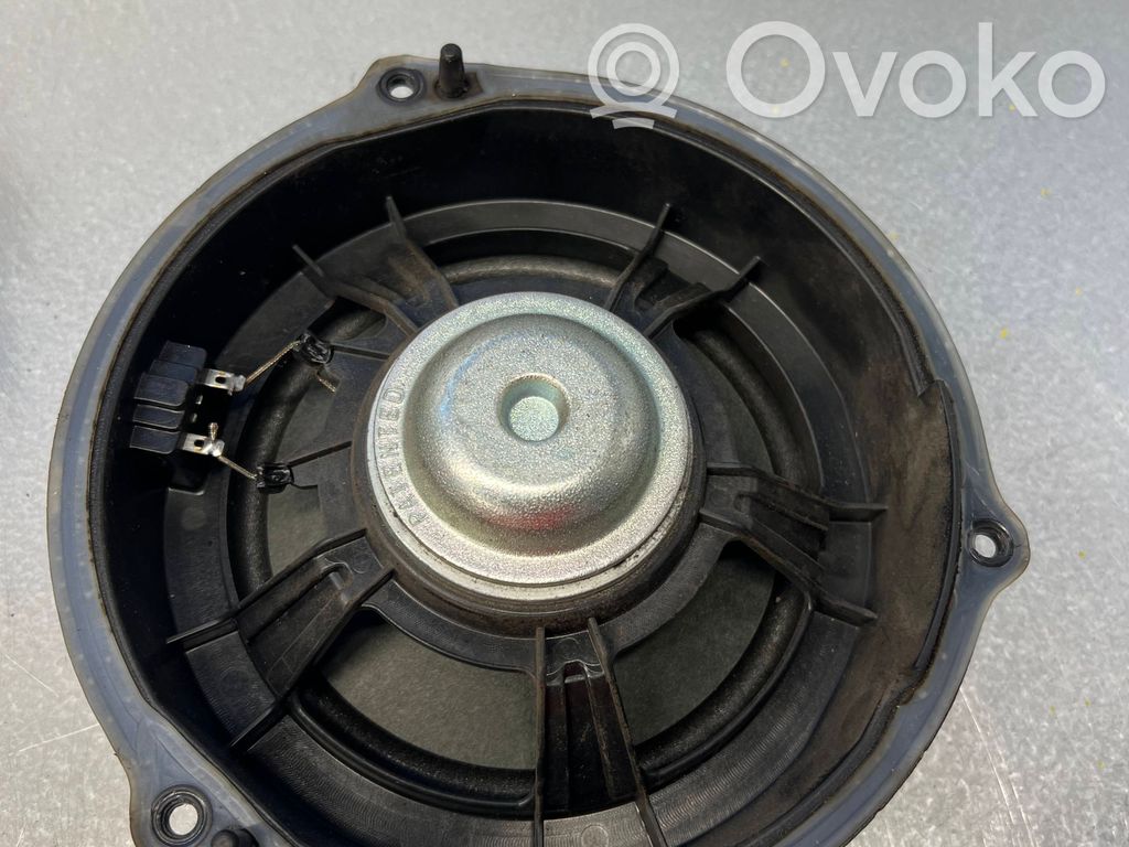 Audi A4 S4 B8 8K Altavoz de la puerta trasera 