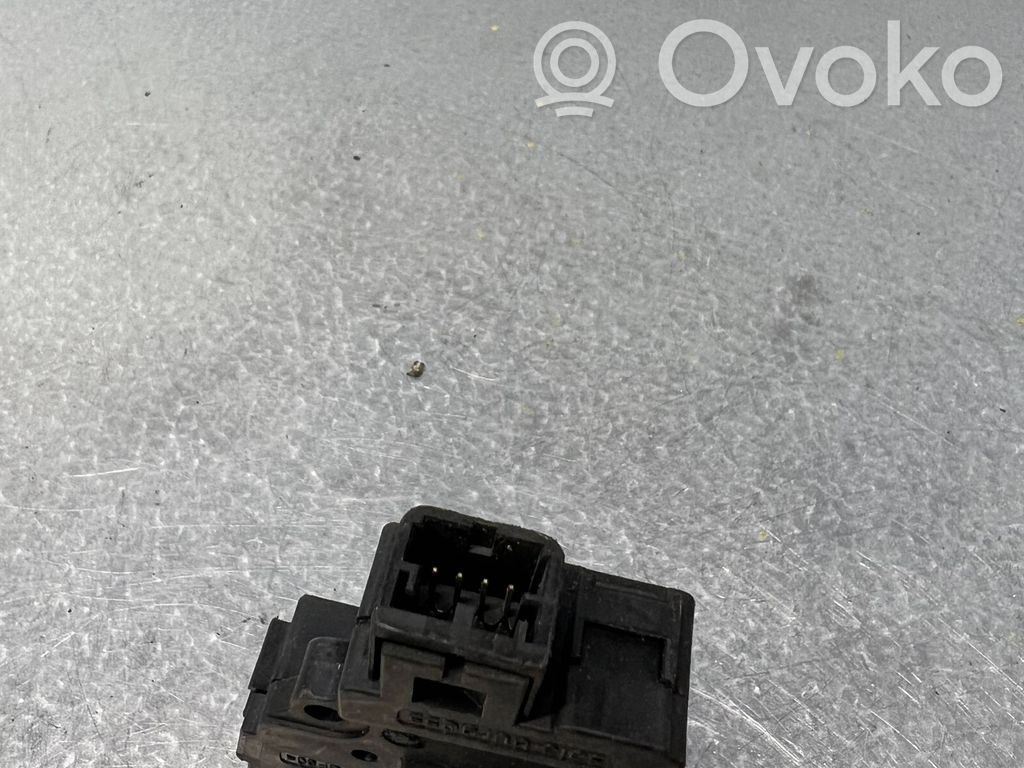 Audi A4 S4 B8 8K Silniczek nagrzewnicy 