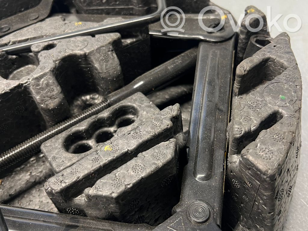 Opel Astra H Tool set 