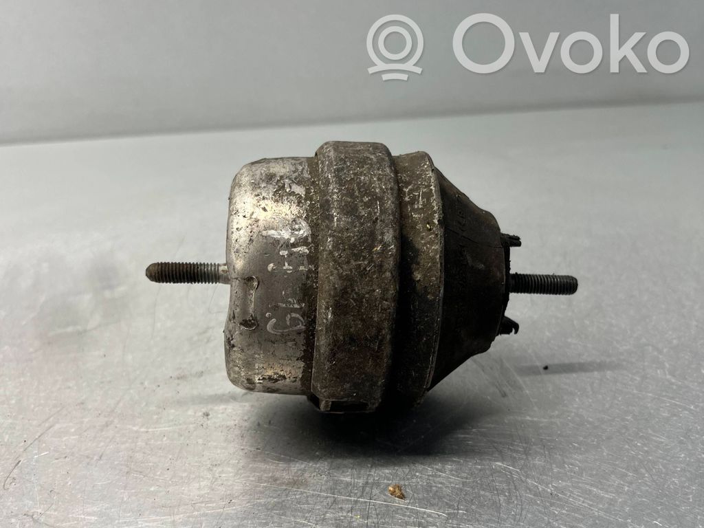 Audi A4 S4 B5 8D Variklio pagalvė 