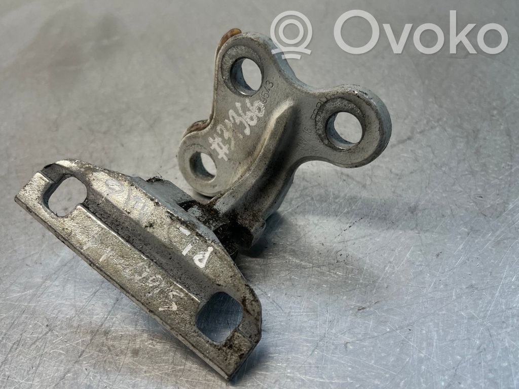 Volvo S40, V40 Front door upper hinge 