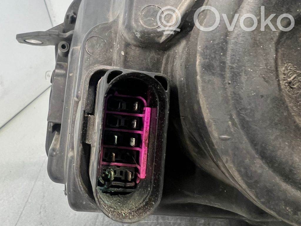 Volkswagen Golf VI Lampa przednia 