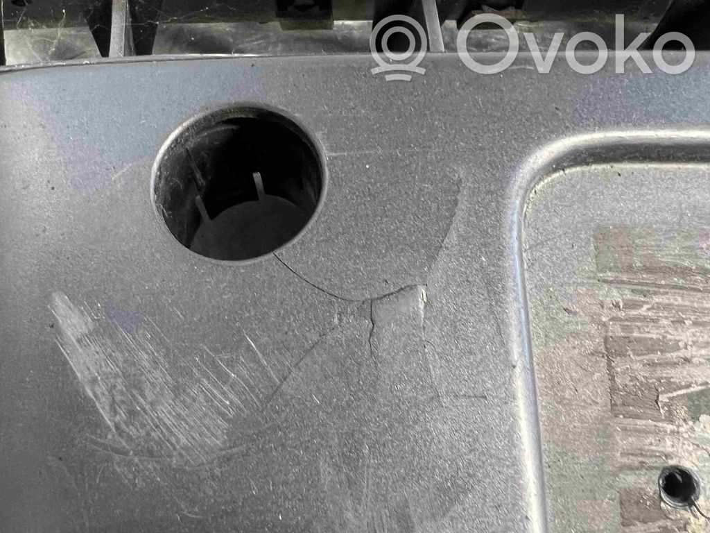 Audi A8 S8 D3 4E Augšējais režģis 