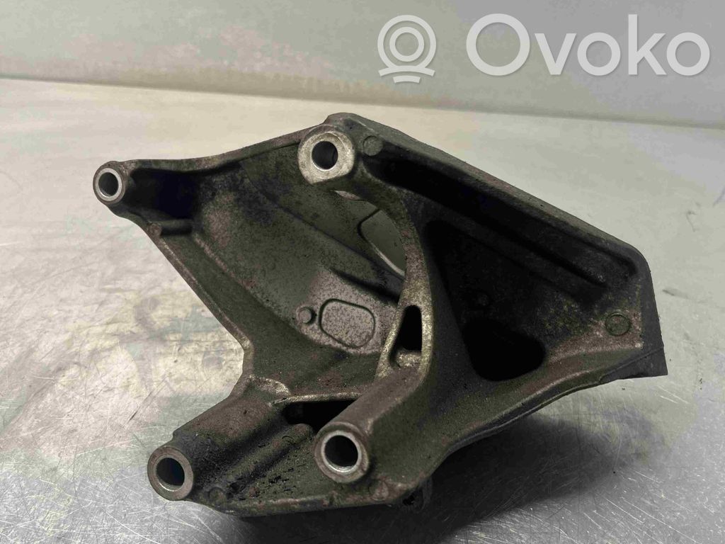 Volkswagen Touareg I Engine mounting bracket 