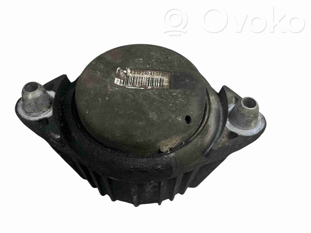 Mercedes-Benz CLS C218 X218 Engine mount bracket 