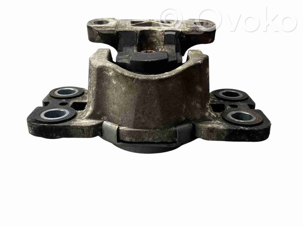 Engine mount bracket   HL8090M03,HL8090M03