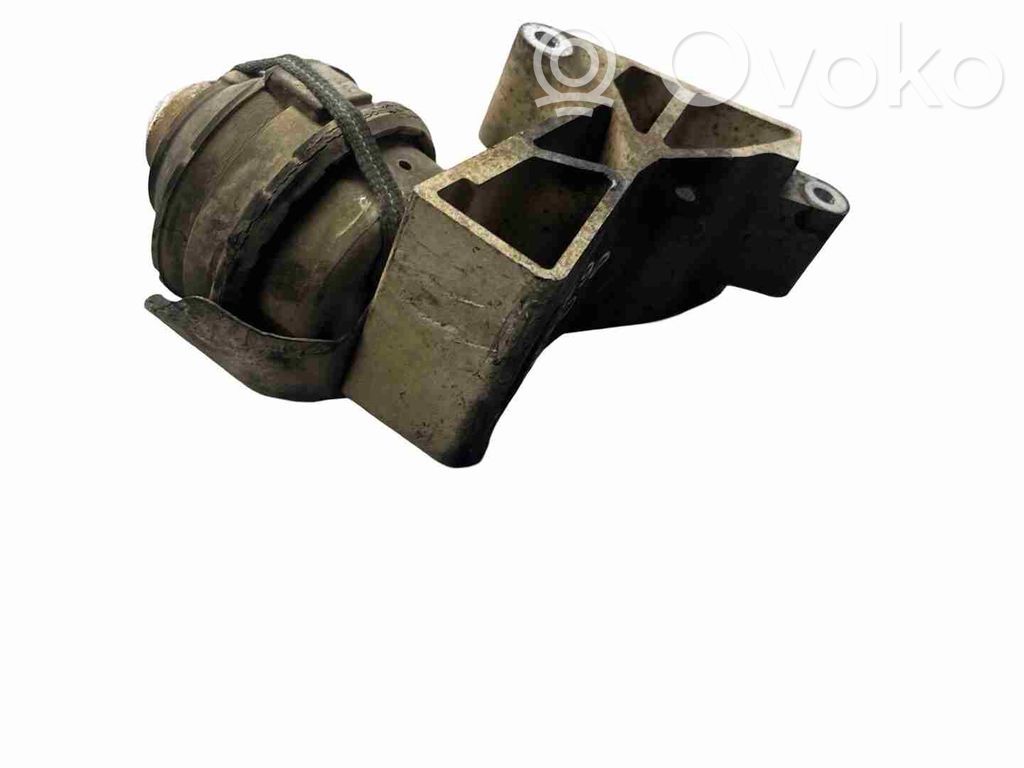 Volvo XC90 Engine mount bracket 
