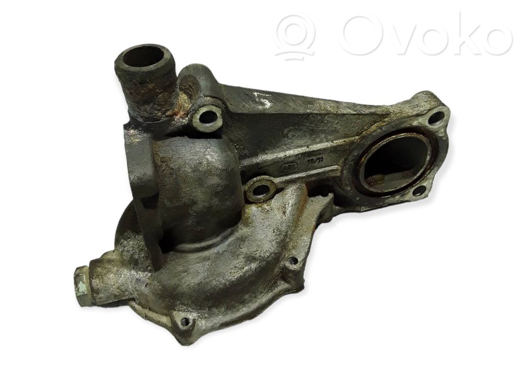 Volkswagen PASSAT B5 Vesipumppu 