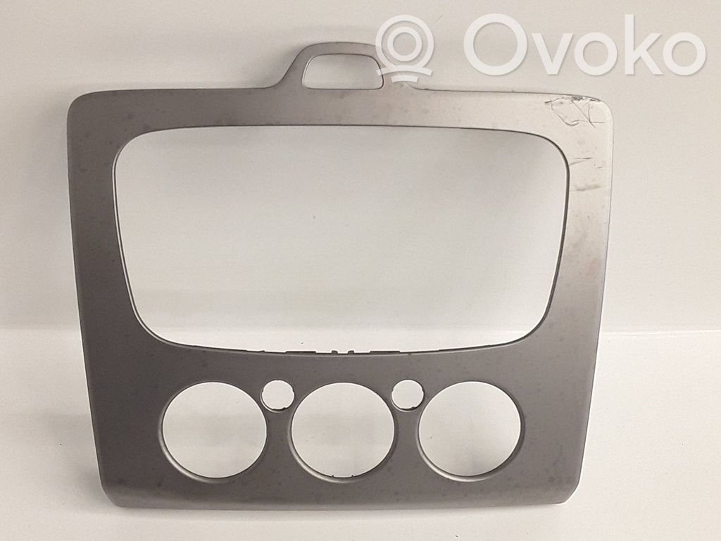Ford Focus Radio/GPS head unit trim 