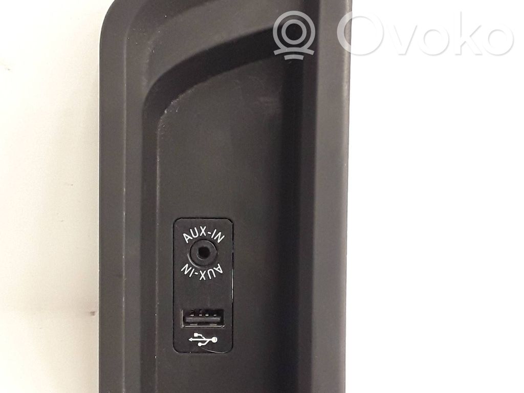 BMW 1 F20 F21 AUX in-socket connector 