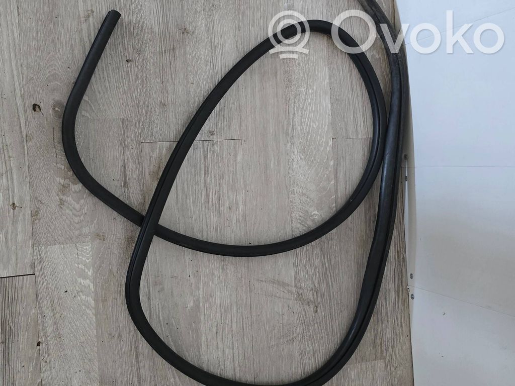 Dodge Journey Gumowa uszczelka drzwi tylnych 