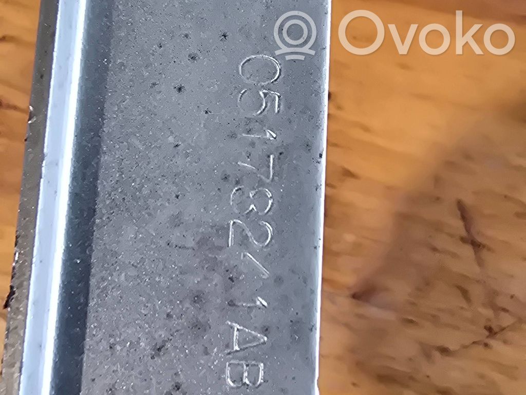 Konepellin saranat   05178241AB