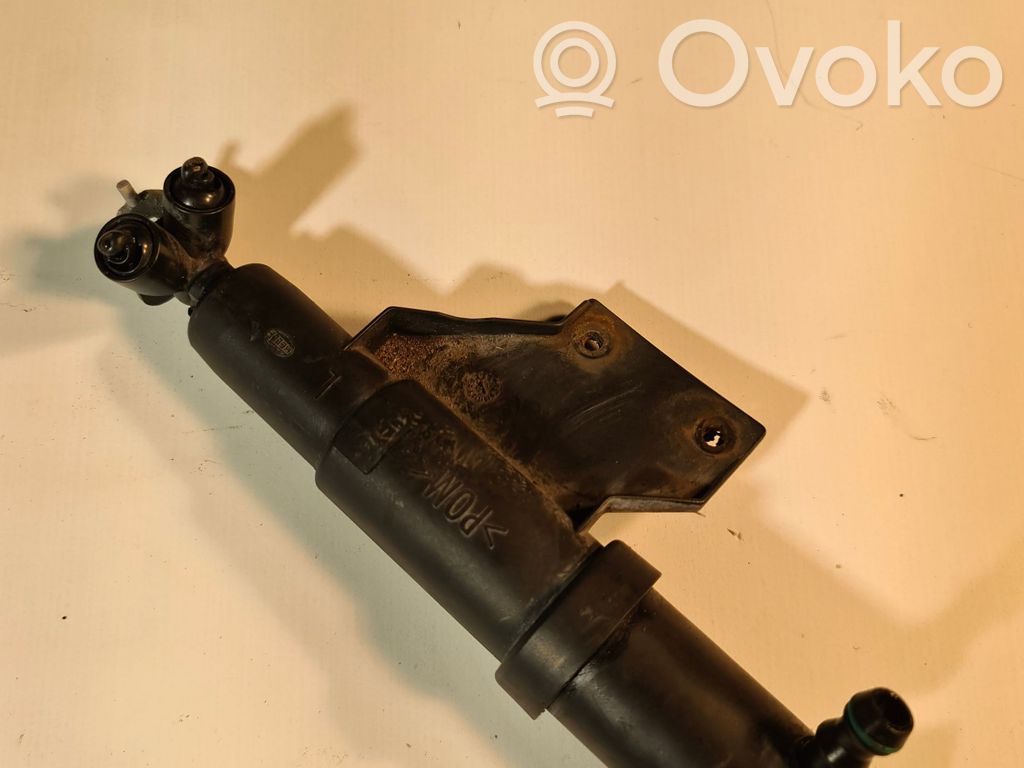 Headlight washer spray nozzle