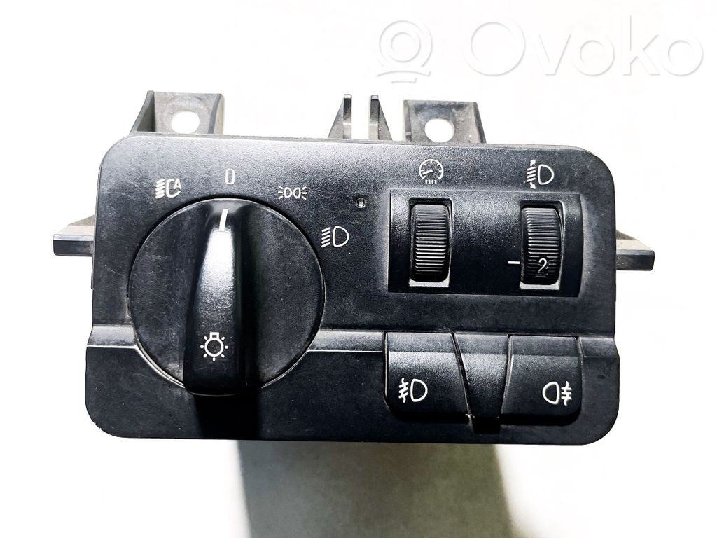 Light switch   0010022,6919830,037239081