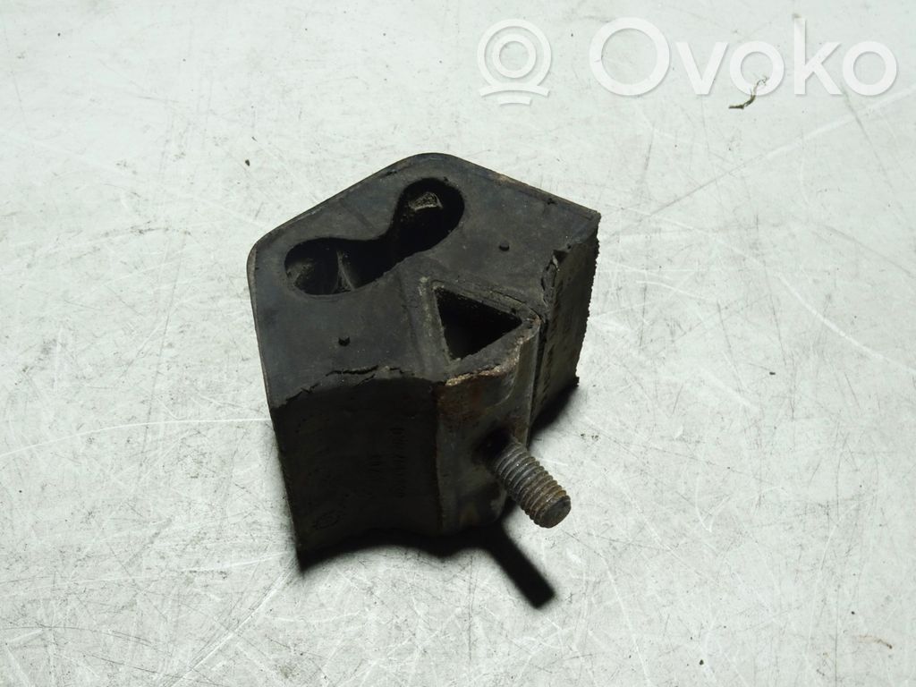 Audi 80 90 S2 B4 Engine mount bracket 