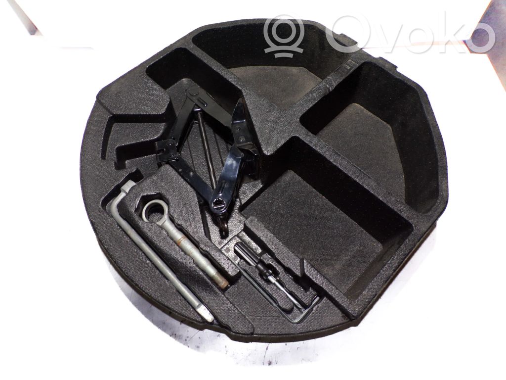 Subaru Legacy Tool set 