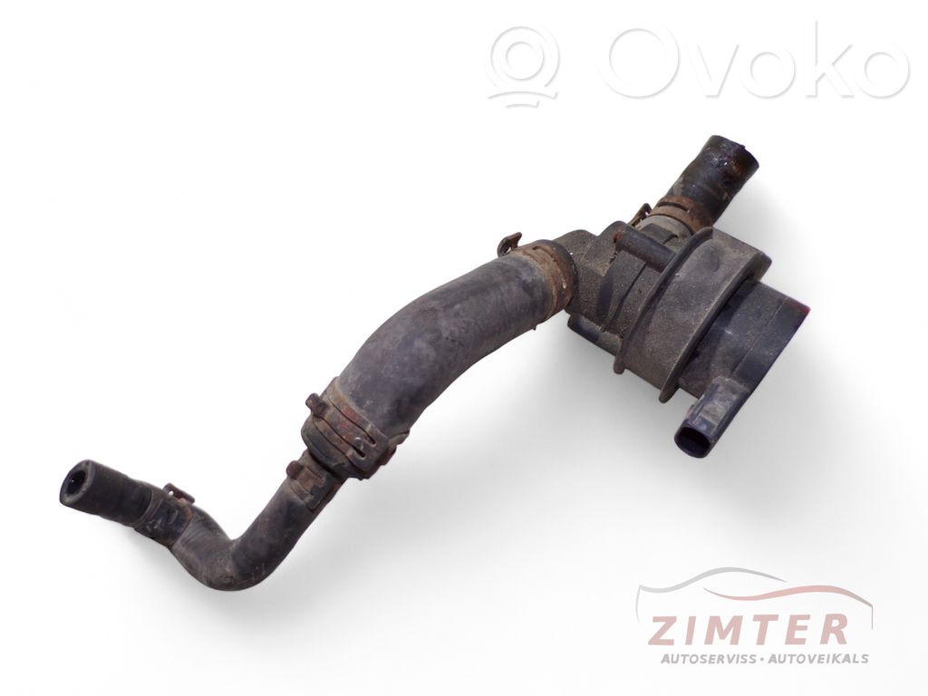 Audi A4 S4 B5 8D Tubo flessibile del liquido di raffreddamento del motore 