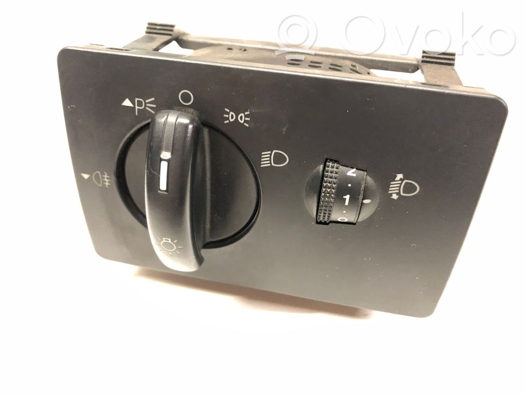 Light switch   7M5T13A024EA