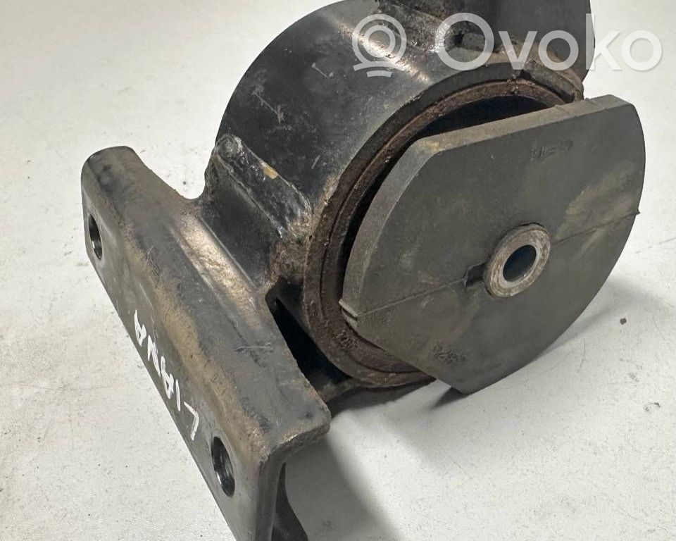 Engine mount bracket   M16