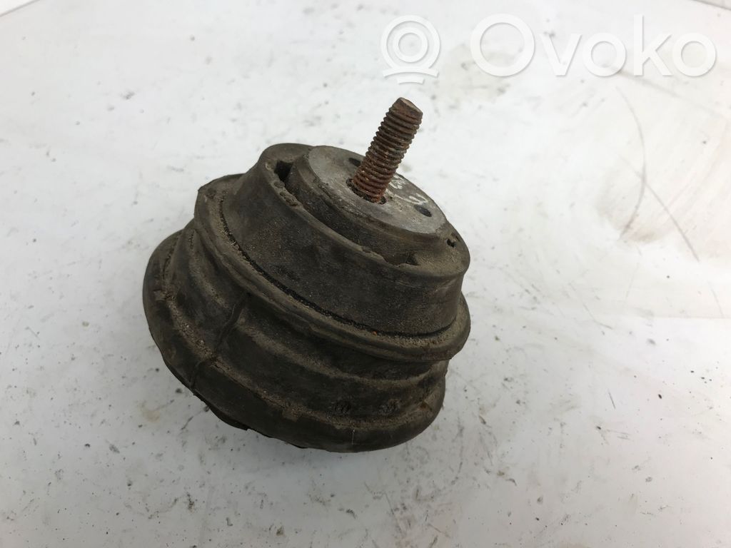 BMW 5 E39 Engine mount bracket 