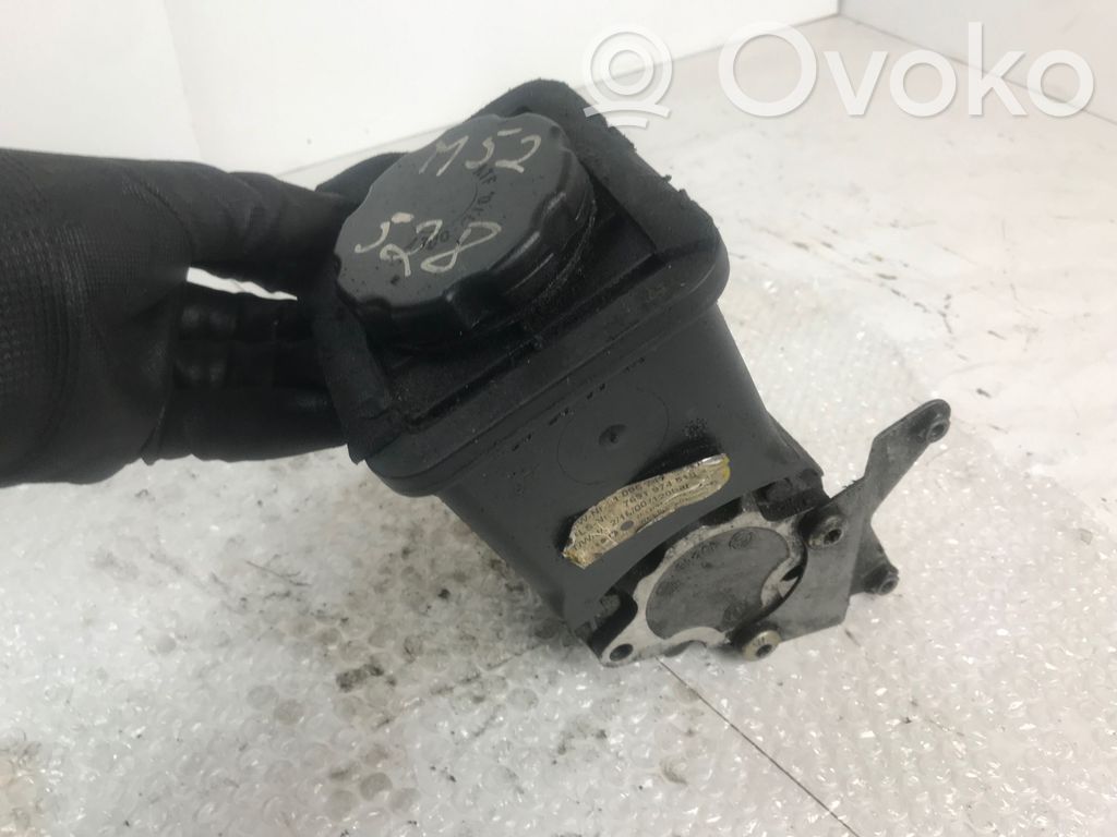 BMW 5 E39 Power steering pump 