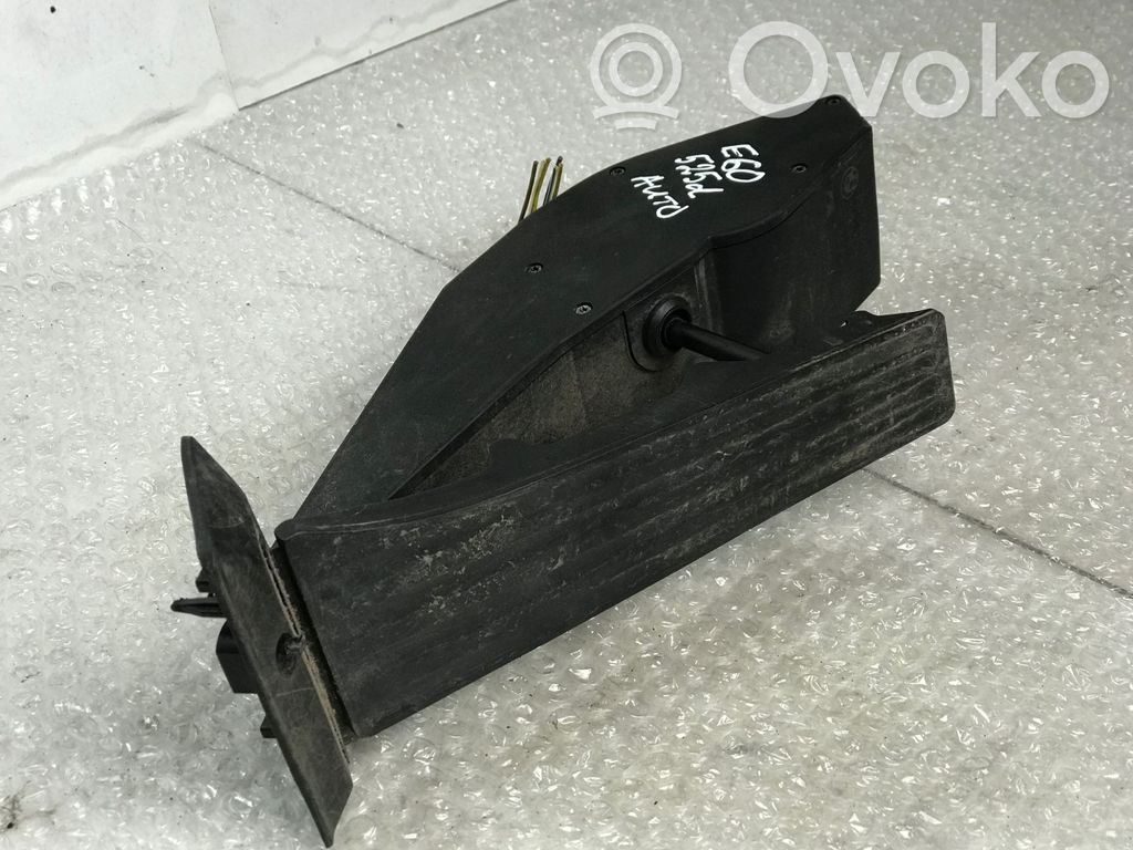 Akceleratoriaus pedalas   6766930