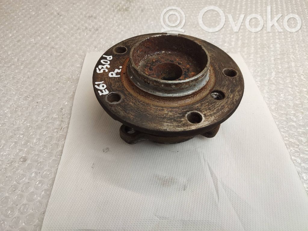 Front wheel bearing hub