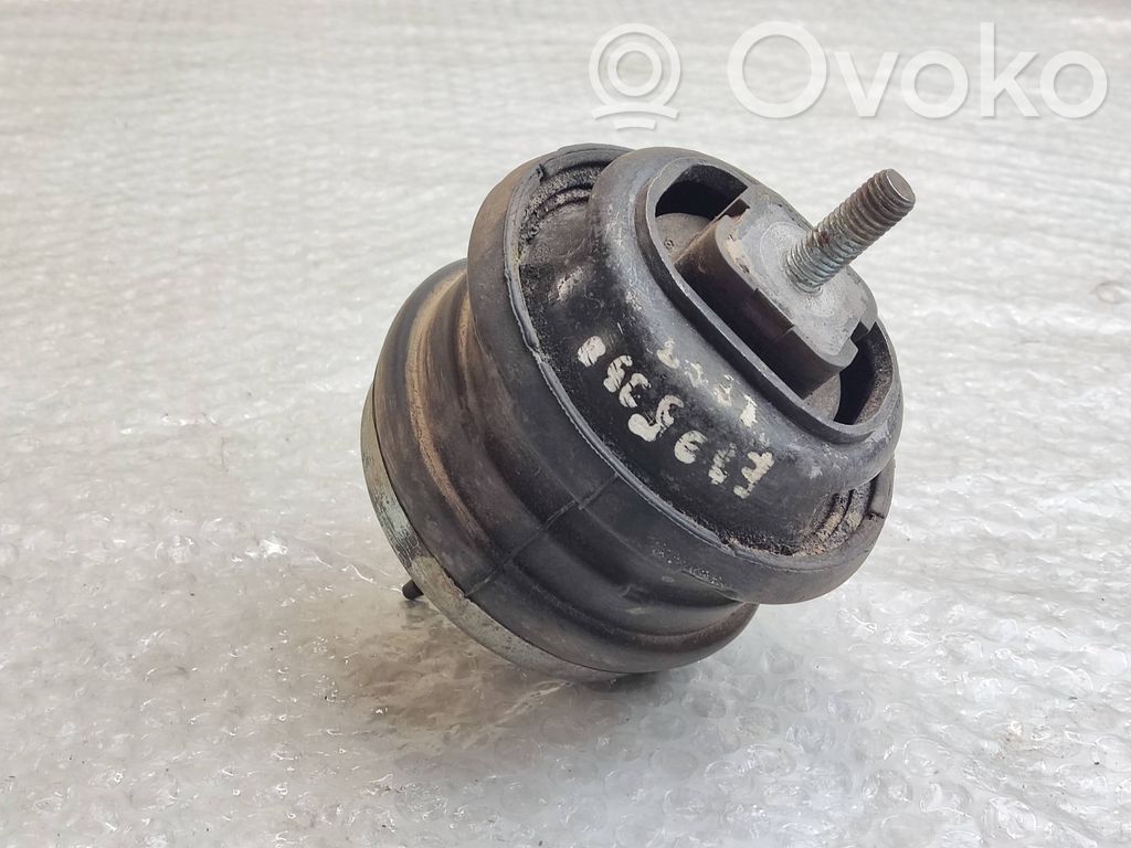 BMW 5 E39 Engine mount bracket 