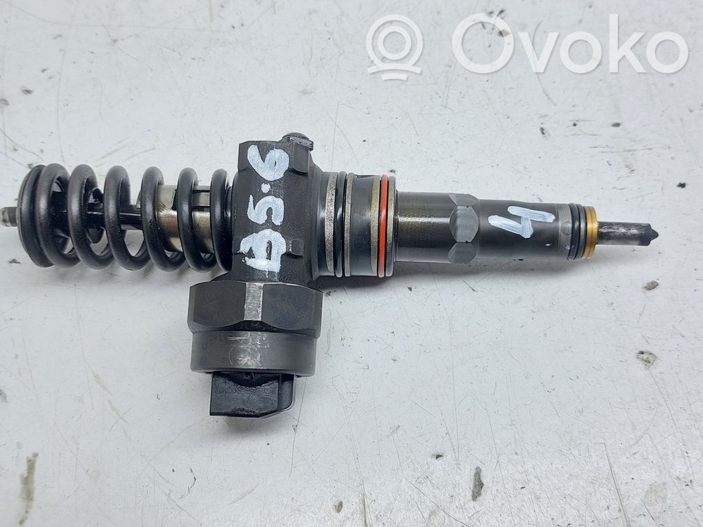 Volkswagen PASSAT B5 Fuel injector 
