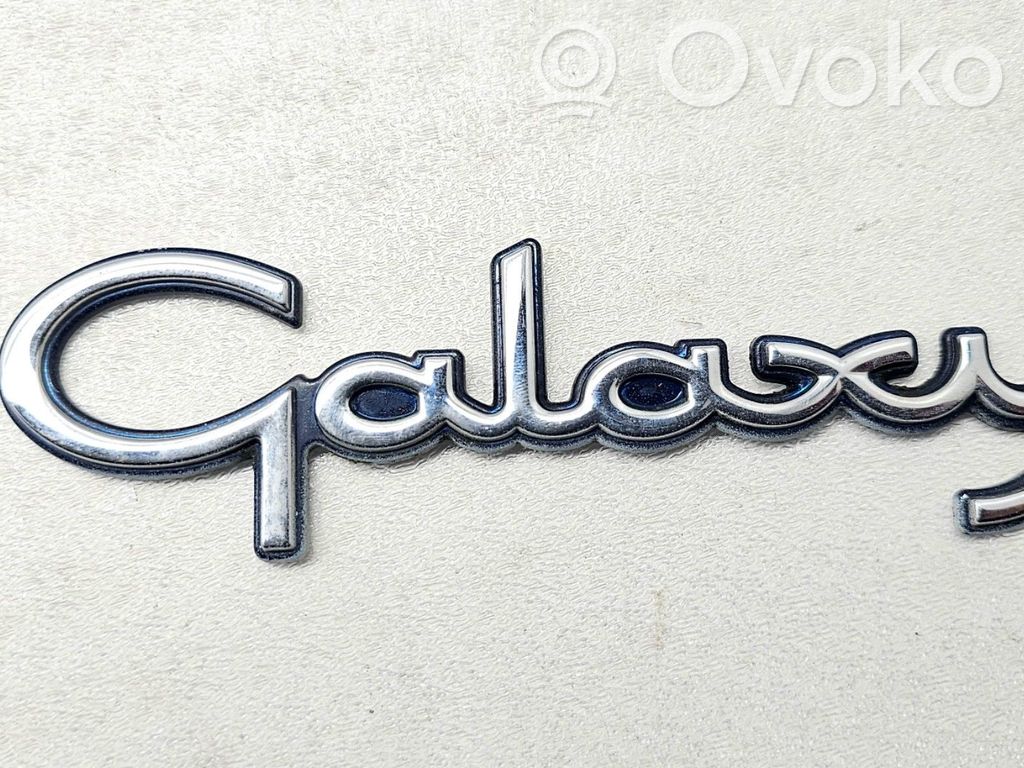 Insignia/letras de modelo de fabricante