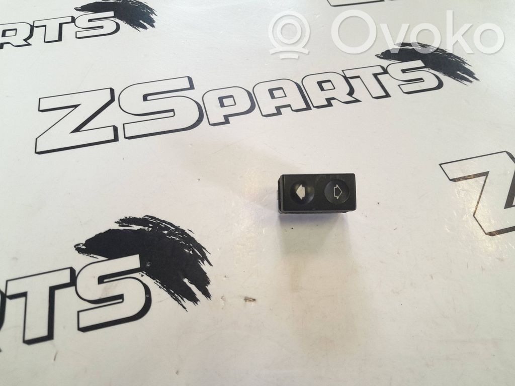 Electric window control switch   8368943