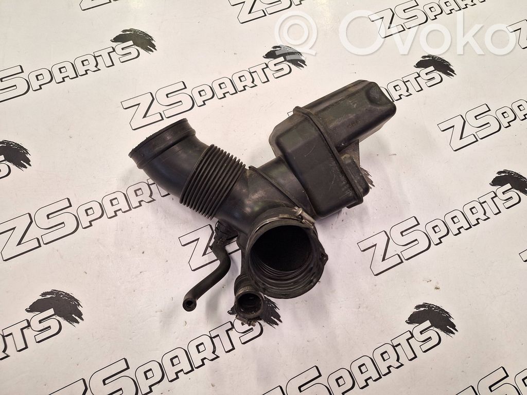 BMW 5 E60 E61 Air intake duct part 