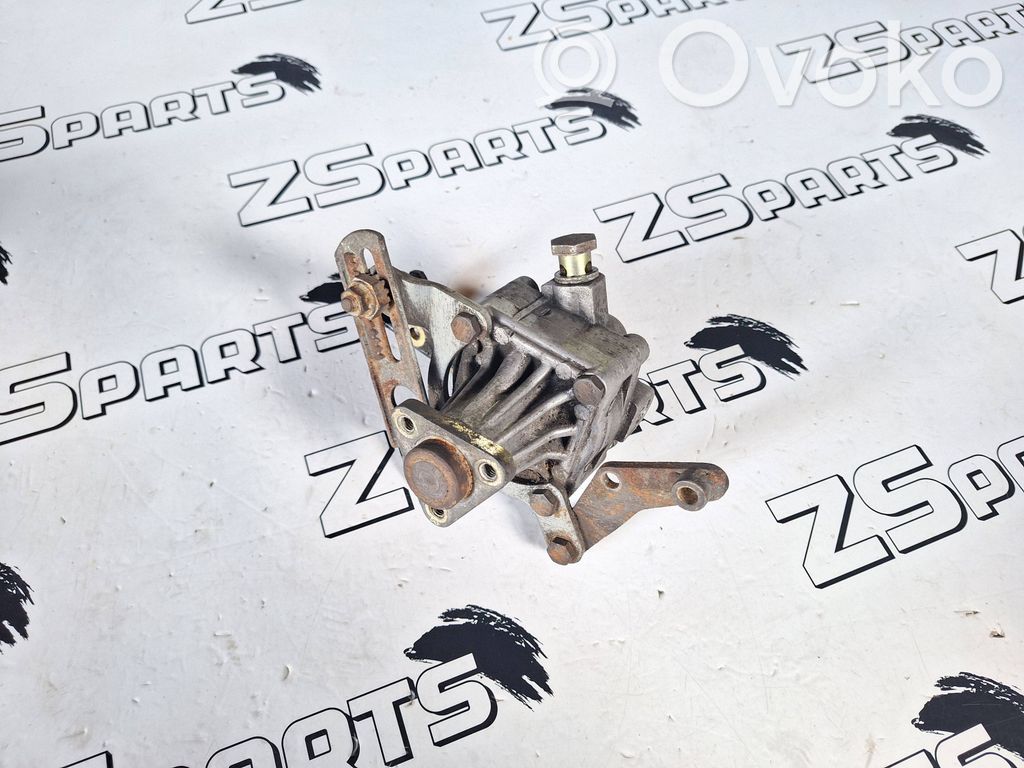 BMW 5 E34 Power steering pump 