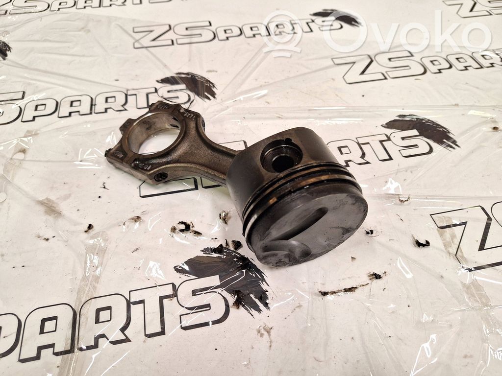 Piston avec bielle