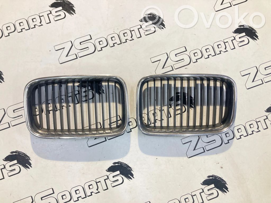 Front grill   8122237,8122238