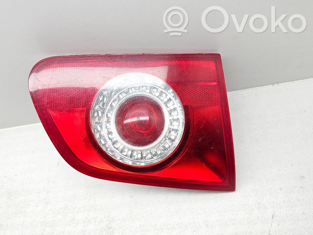 Lampy tylnej klapy bagażnika   3C8945093