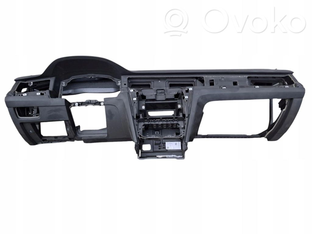 Volkswagen PASSAT B8 Deska rozdzielcza 
