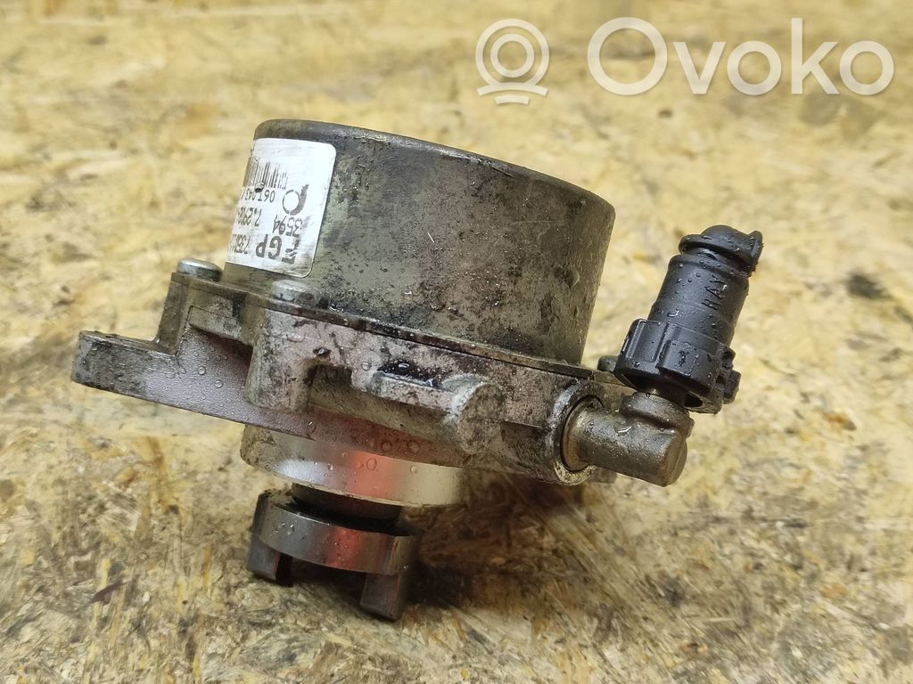 Opel Corsa C Vacuum pump 