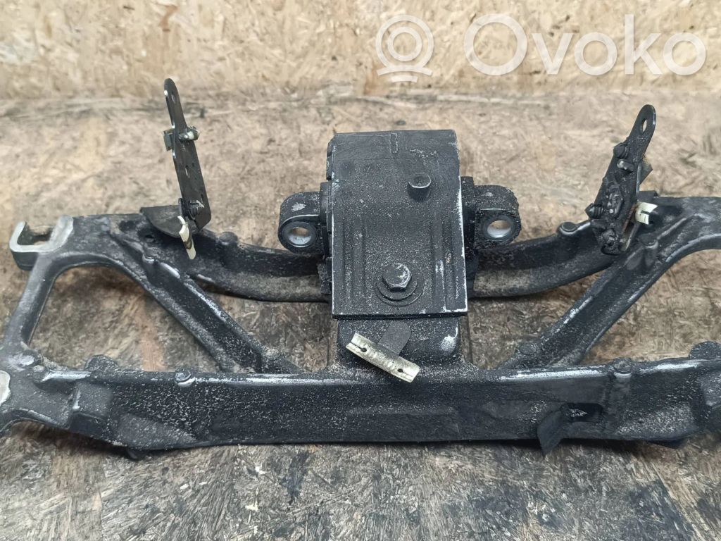 Jaguar XF X250 Engine mounting bracket 