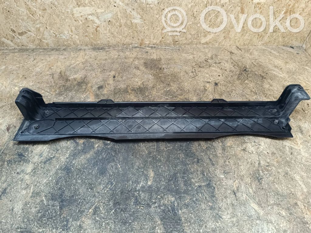 BMW X5 E70 Radiatoru paneļa apakšējā daļa (televizora) 
