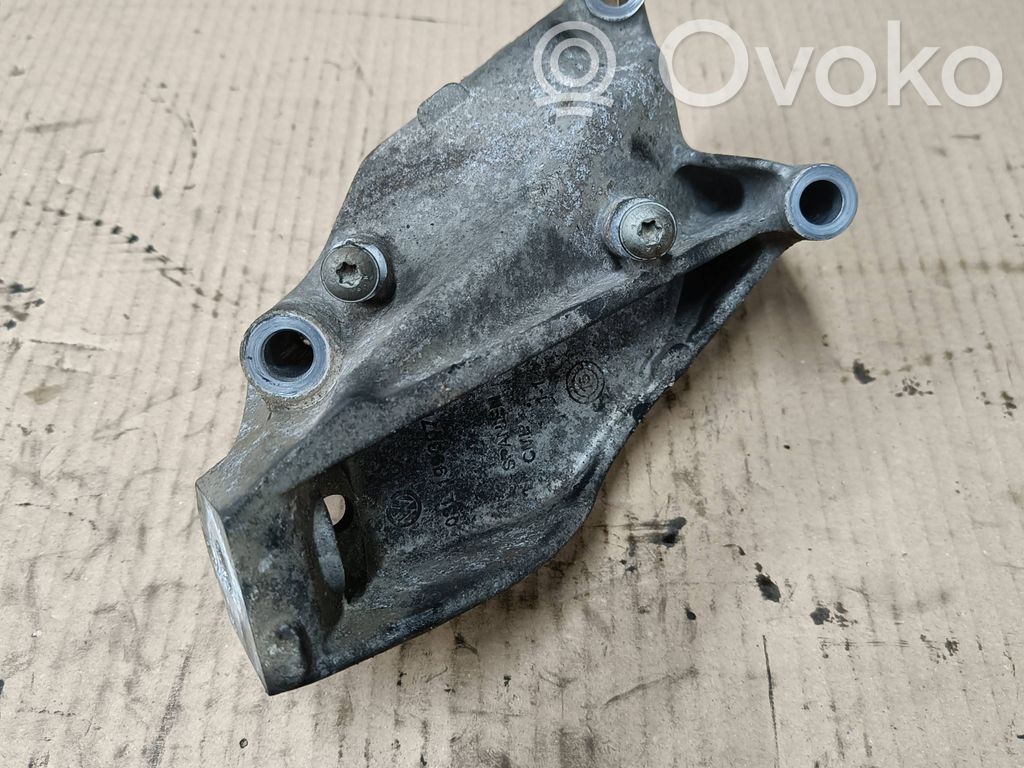 Volkswagen Amarok Engine mounting bracket 