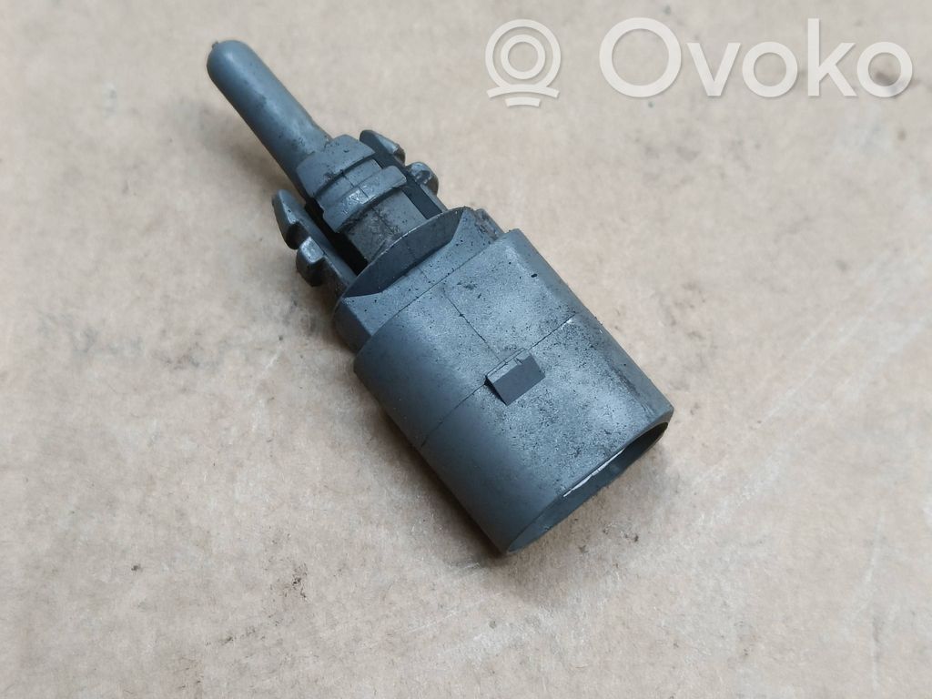 Sensor de temperatura interna/externa   8Z0820535A