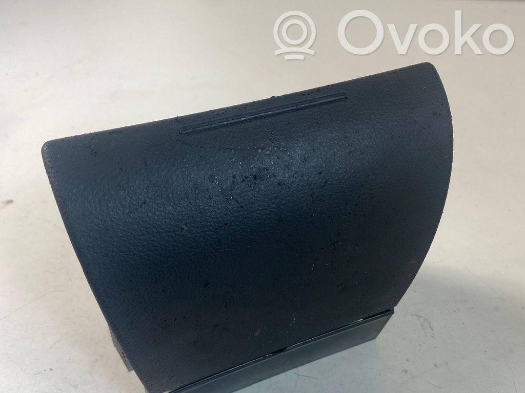 Audi A2 Peleninė panelėje 