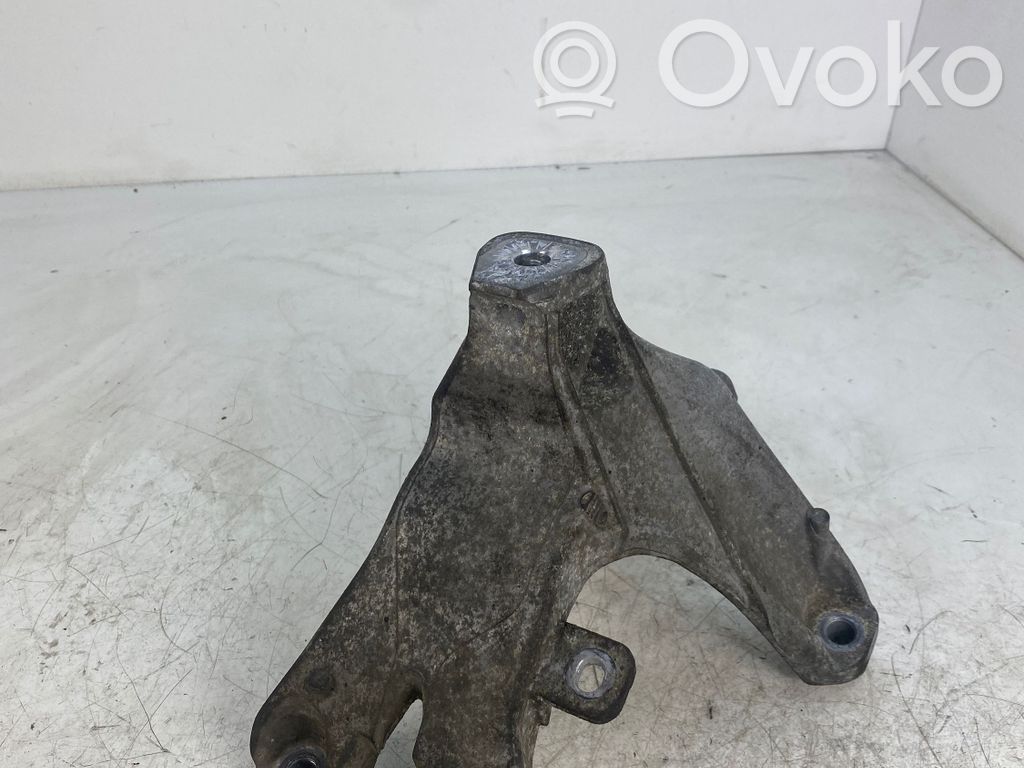 Audi A4 S4 B8 8K Engine mounting bracket 