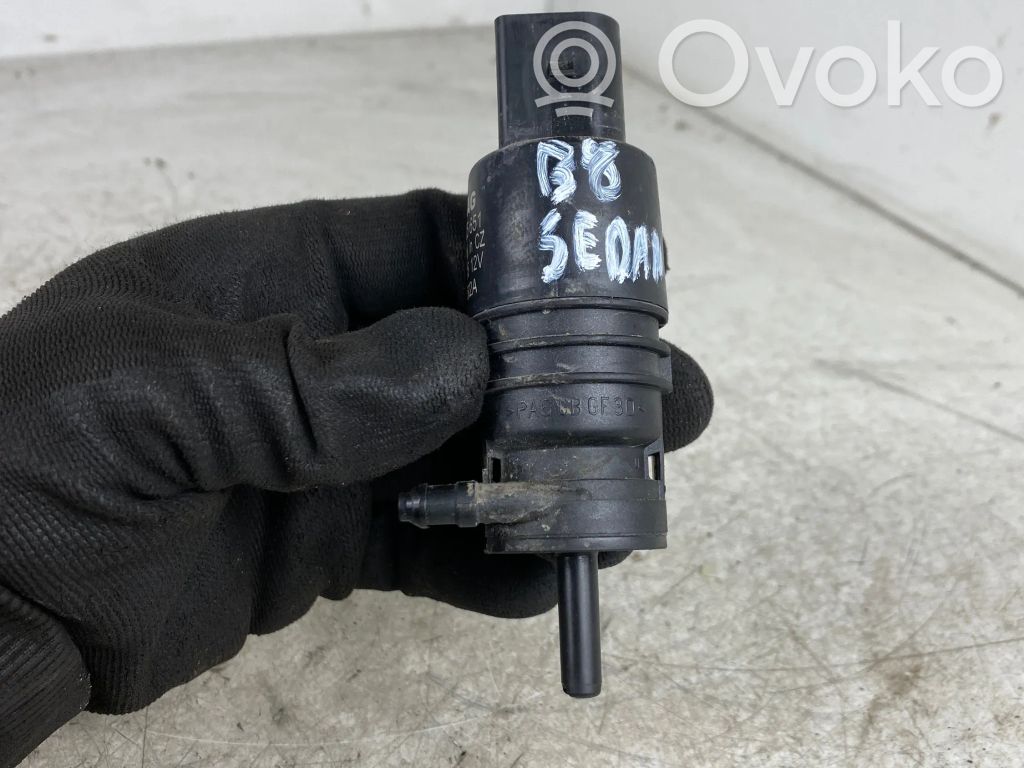 Volkswagen PASSAT B8 Pompa spryskiwacza szyby przedniej / czołowej 