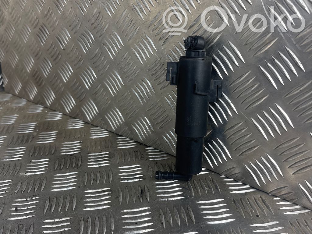 Audi A4 S4 B8 8K Dysza spryskiwacza lampy przedniej 