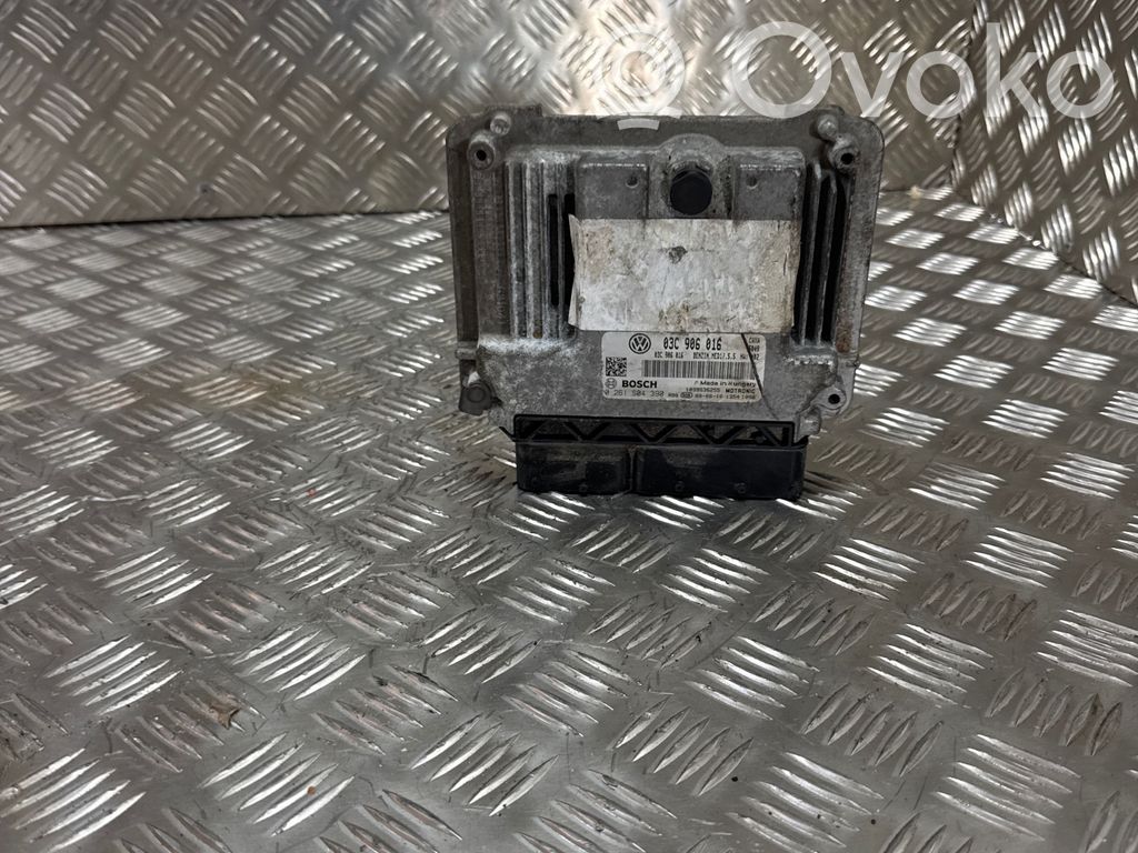 Volkswagen Golf VI Engine control unit/module 