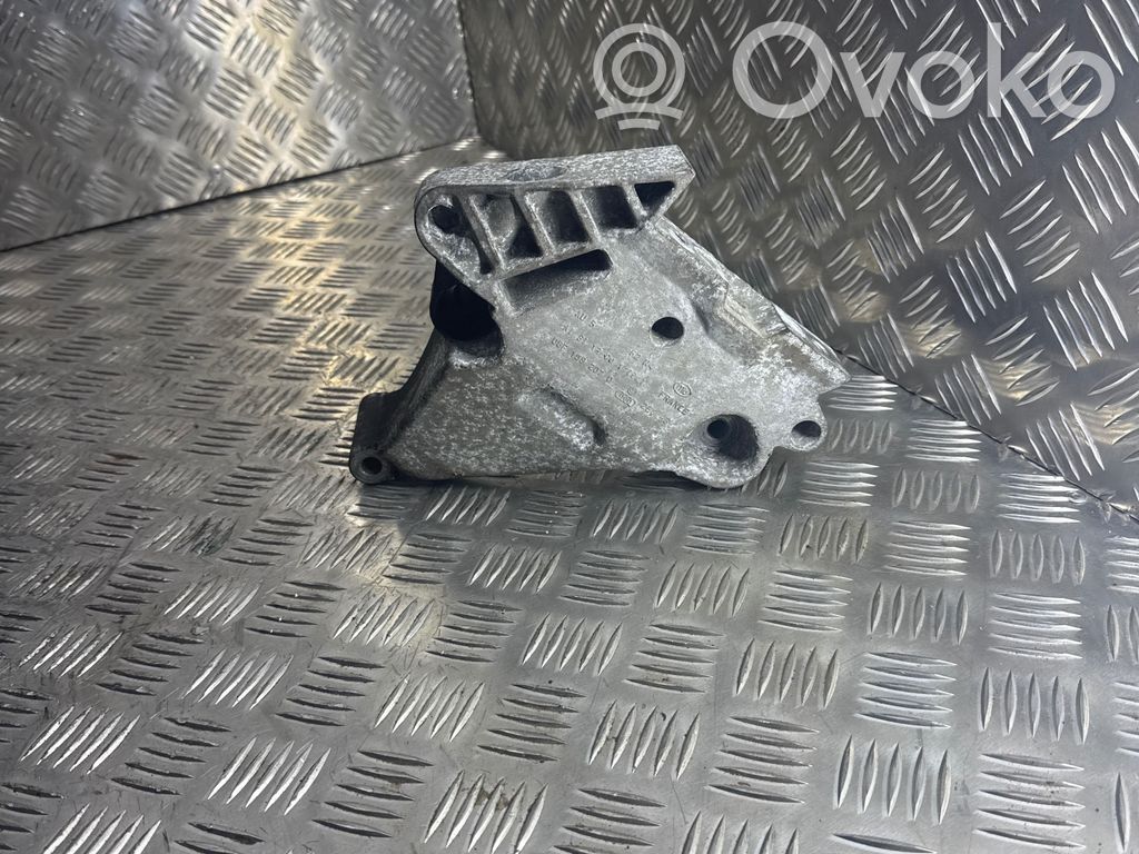 Volkswagen Golf VI Engine mounting bracket 